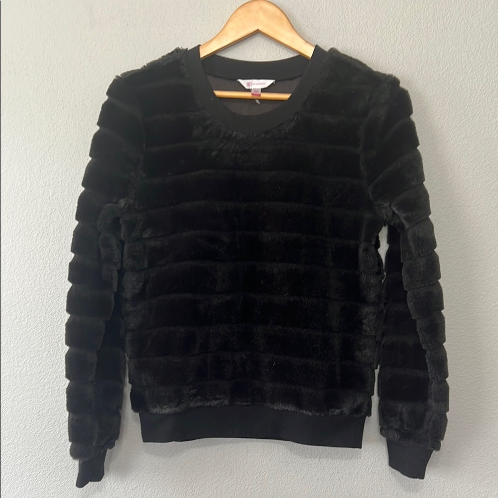 Chic Black Faux‎ Fur Pullover Ultra Soft